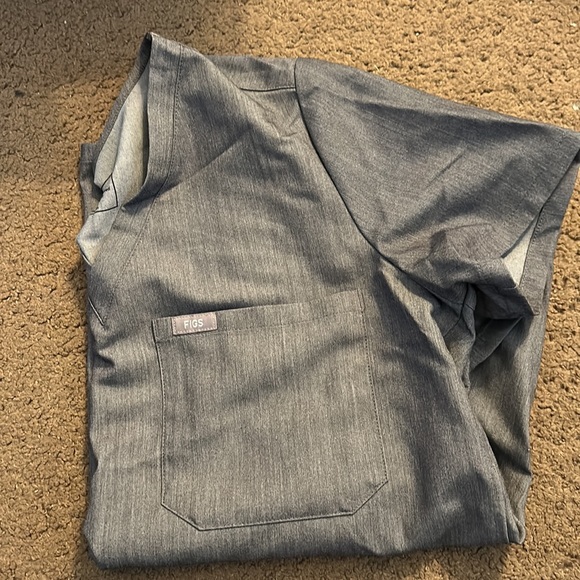 Figs scrubs top - Picture 2 of 3